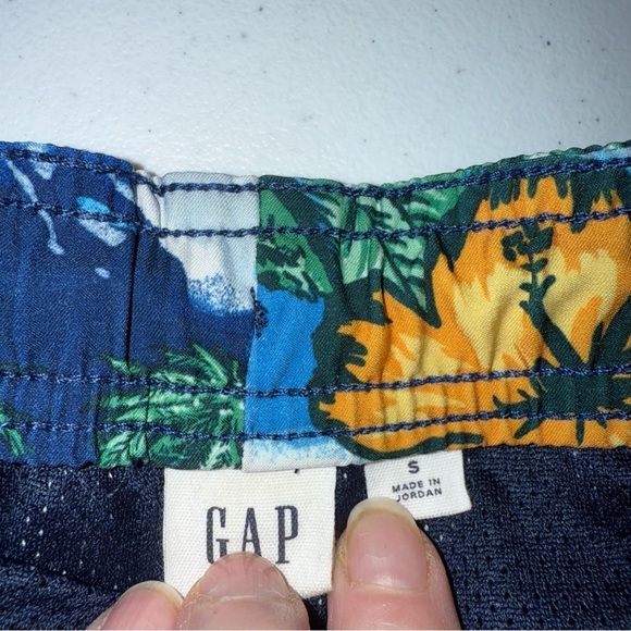 GAP 10" Pool Swim Board Shorts Mens Sz Small Hawaiian Blue Floral Resort Pockets - Picture 2 of 10